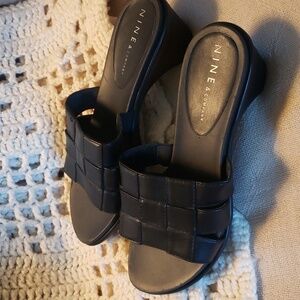 NWOT WOMENS BLACK SANDALS, SIZE 6